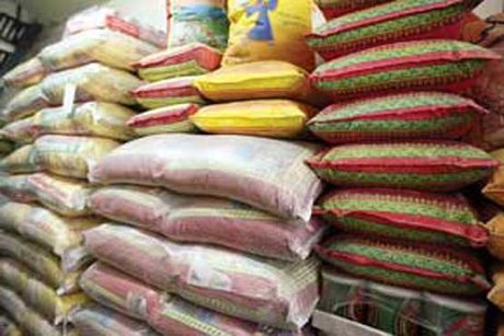 بی‌اعتنایی مسئولان به برنج‌های وارداتی/ ۱۳ هزار تن پشت در گمرک!